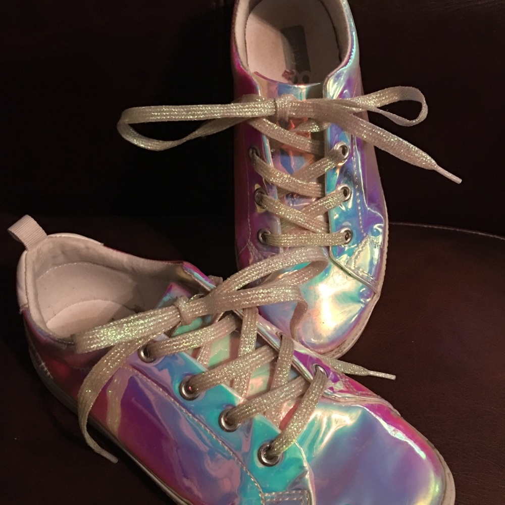 Crazy 8 iridescent sneakers SZ 2  Girls